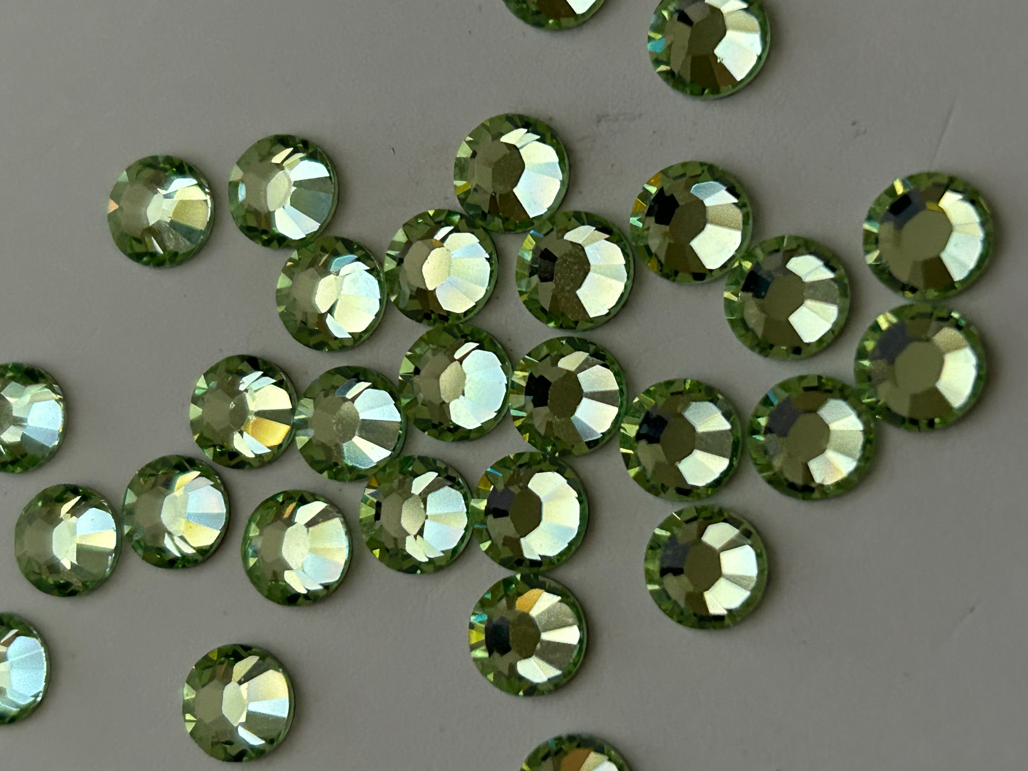 144 pieces 16ss CHRYSOLITE Preciosa Viva HOTFIX Rhinestones